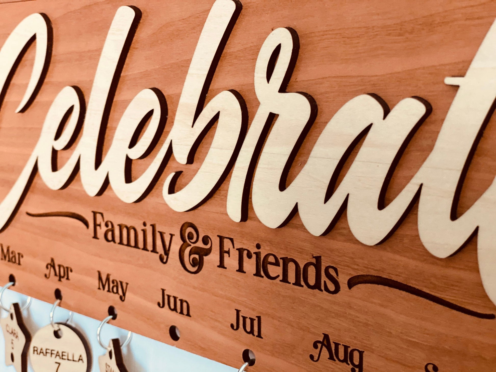 Calendrier d'anniversaire personnalisé en bois