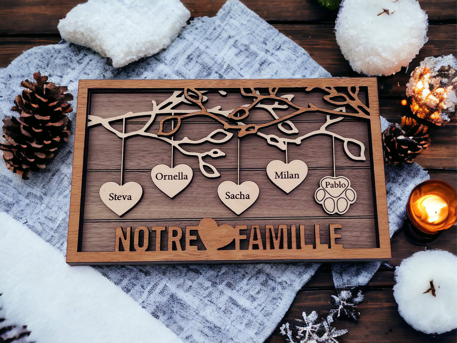 Cadre en bois personnalisé avec prénoms des membres de la famille et des animaux de compagnie - Gravure élégante